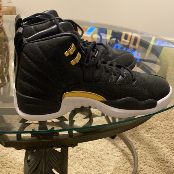 Jordan Women Air Jordan 12 Retro snakeskin SKU AO6068-007 - Picture 5 of 6